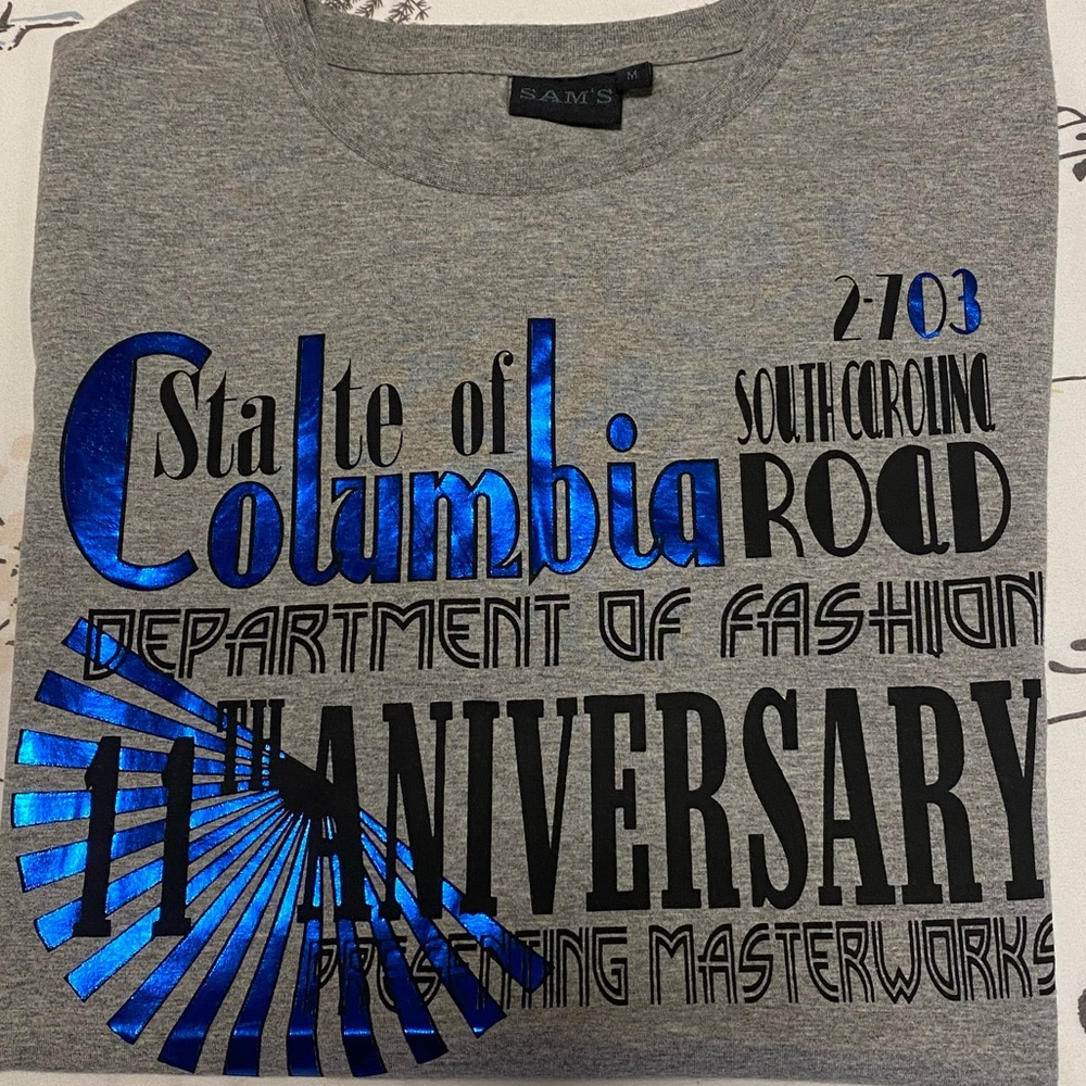 NWOT Men’s Graphic Logo T-Shirt